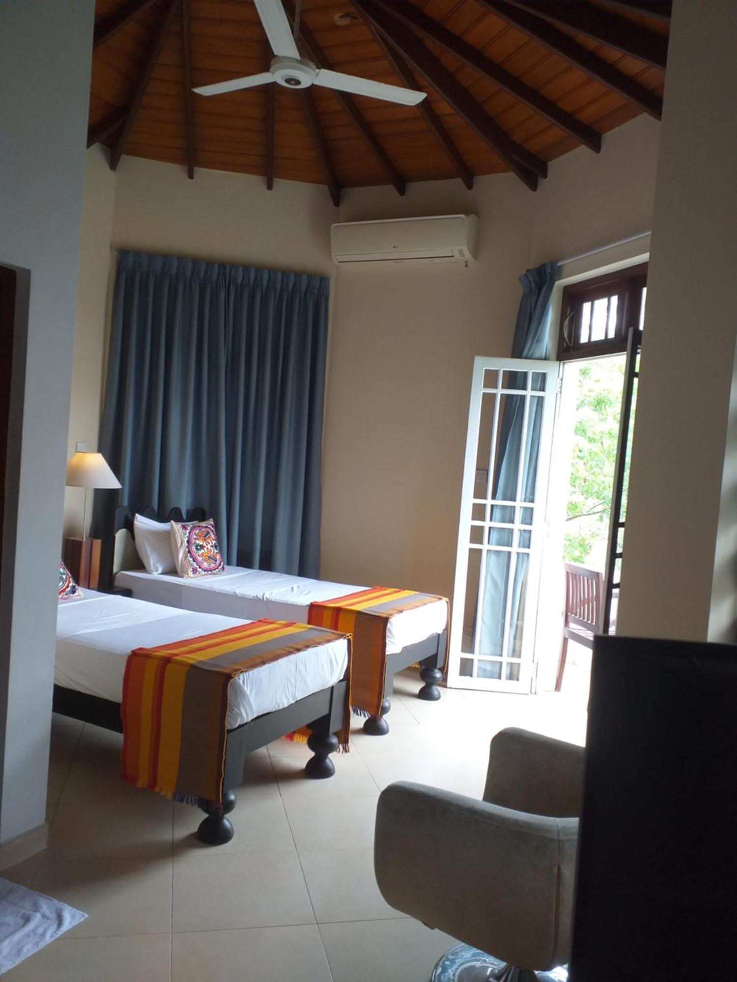 Crown Hills Kandy Inn Exterior foto