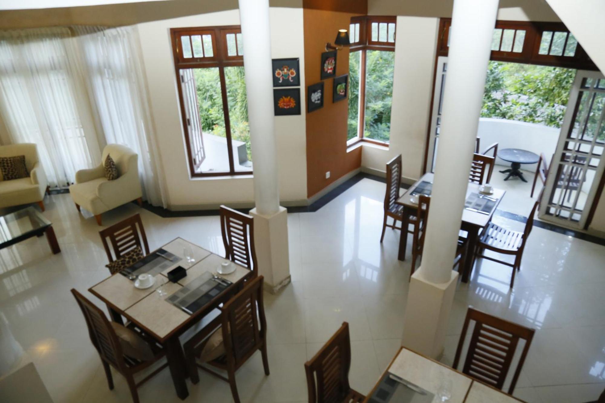Crown Hills Kandy Inn Exterior foto